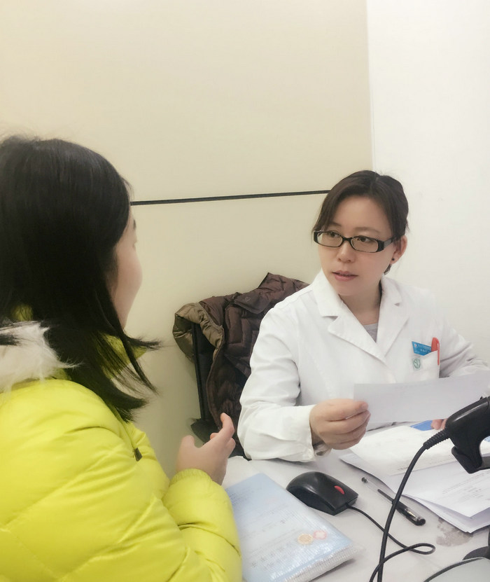 今年1月,我院妇产科副主任医师李晶华以房山区妇幼保健院挂职副院长的身份正式到岗,开始了为期一年的专业对口支援与基层服务锻炼.jpg 今年1月,我院妇产科副主任医师李晶华以房山区妇幼保健院挂职副院长的身份正式到岗,开始了为期一年的专业对口支援与基层服务锻炼.jpg