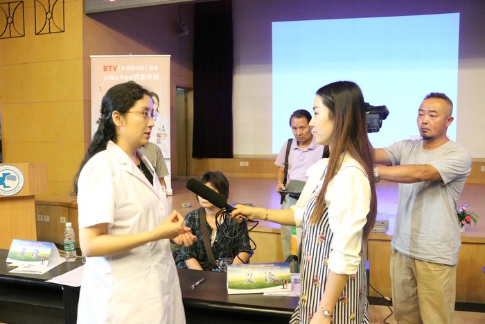 15、老年病科张巍教授接受采访_1.JPG