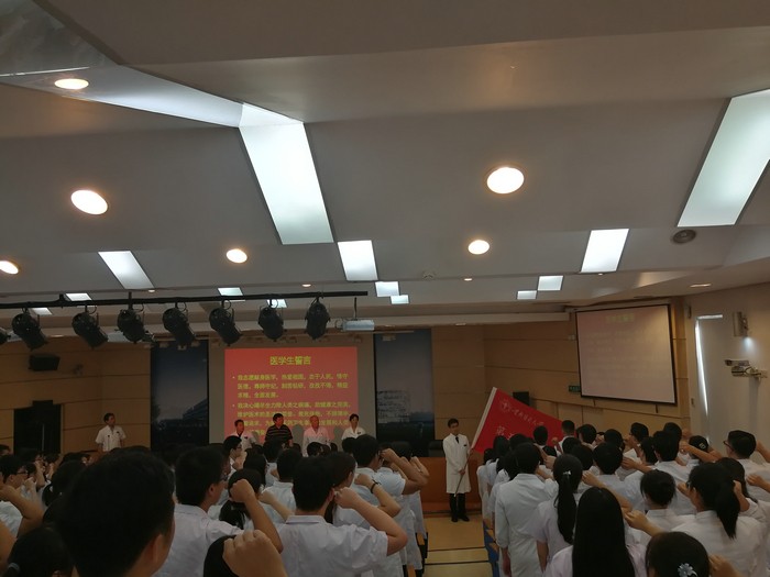 医学生誓言-拍摄:蒙世佼.jpg 医学生誓言-拍摄:蒙世佼.jpg