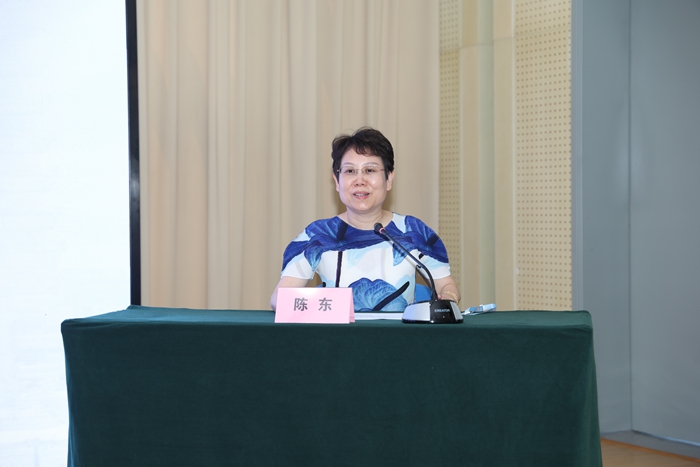 主持讨论嘉宾 陈东.JPG