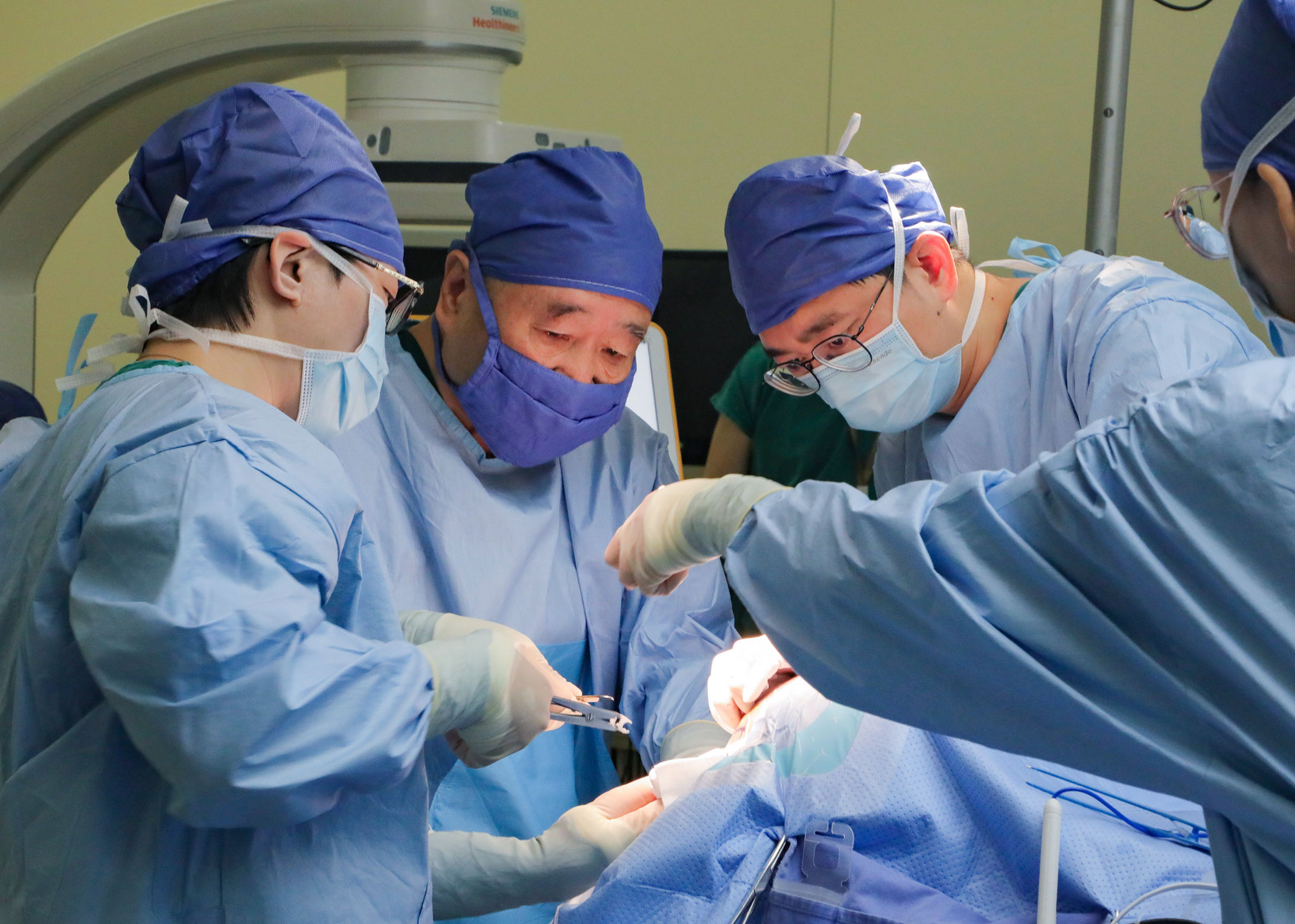 【新京报】憧憬“神奇疗效”的人们，上医院应募脑机接口 （25.6.18）